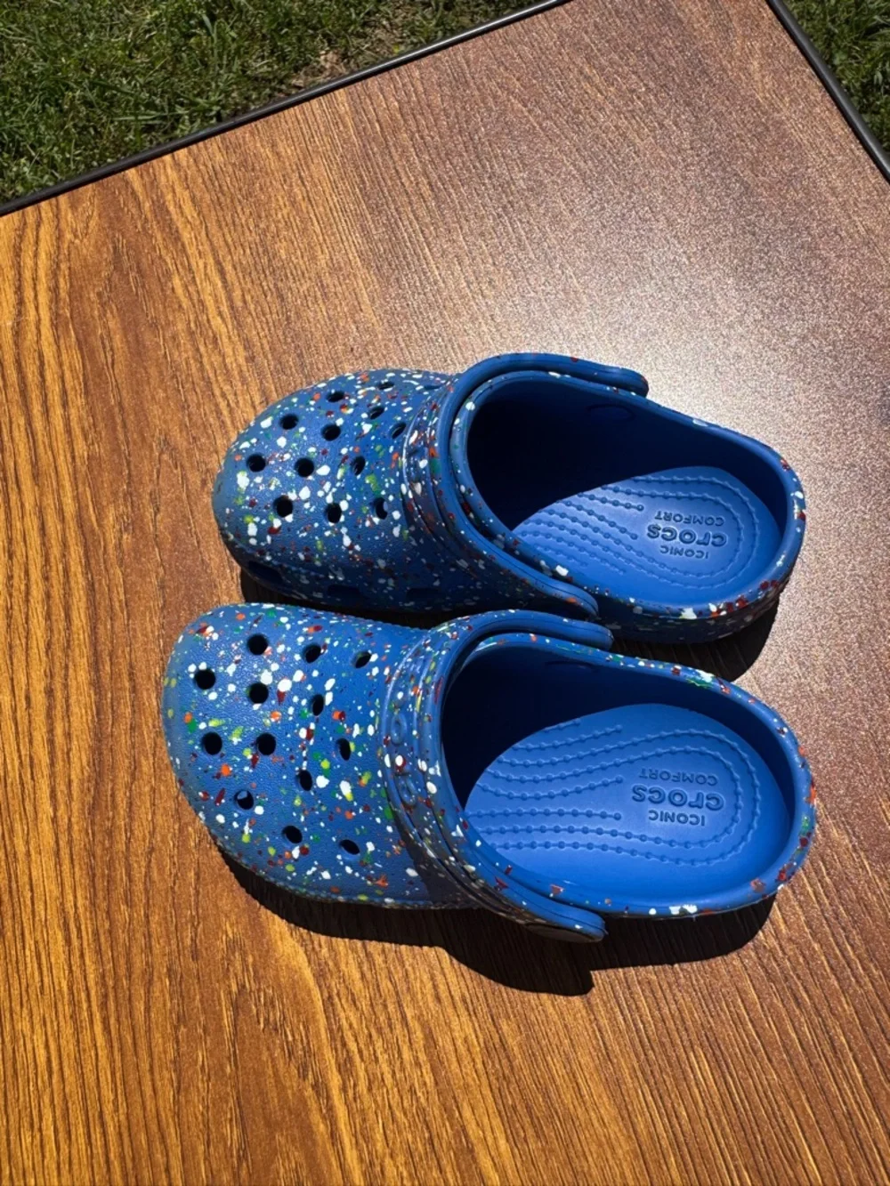 Crocs Kids C9 Blue Paint Splatter Classic Clogs Comfort Shoes Slip On